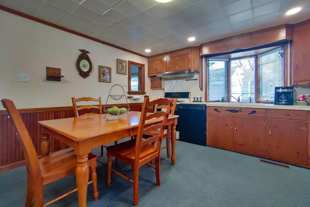 Huge Historic, W/Large Yard & Close To Beach Manistee Exterior foto